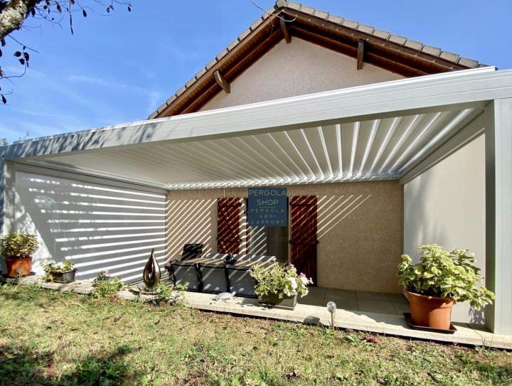 <p>Pergola bioclimatique, Aix-les-Bains</p>