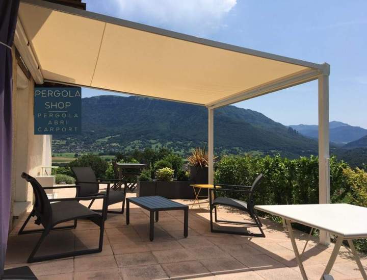 pergola store toile Haute-Savoie